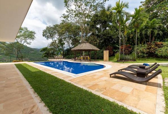 Astonishing 5BR House w/ pool in Anapoima