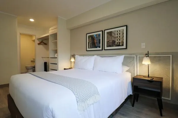 Classy 2BR with Balcony in Miraflores