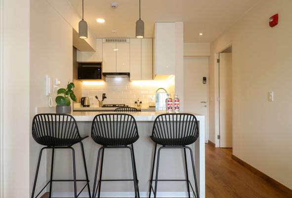 Stylish 2BR Retreat w/ Balcony in Miraflores