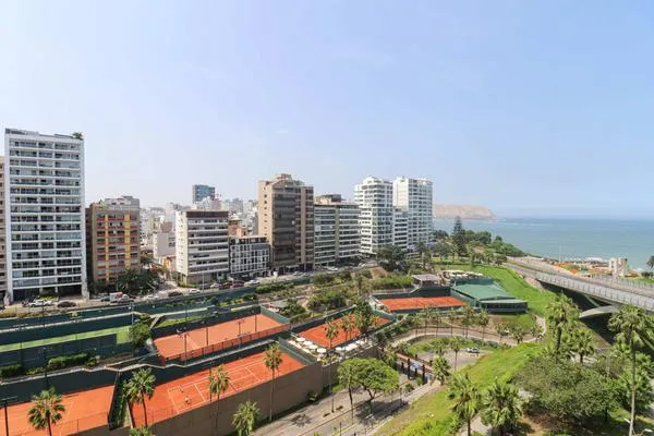 Stylish 3BR with Ocean View in Miraflores