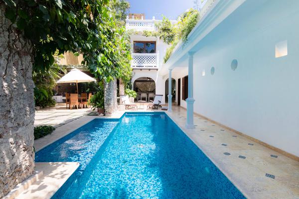 Stunning 5BR with pool in Cartagena