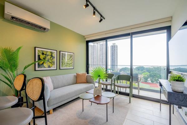 Luxurious 1BR Apartment with Stunning Balcony View