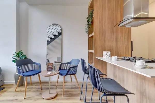Stylish & Cozy Duplex Loft in Zona G
