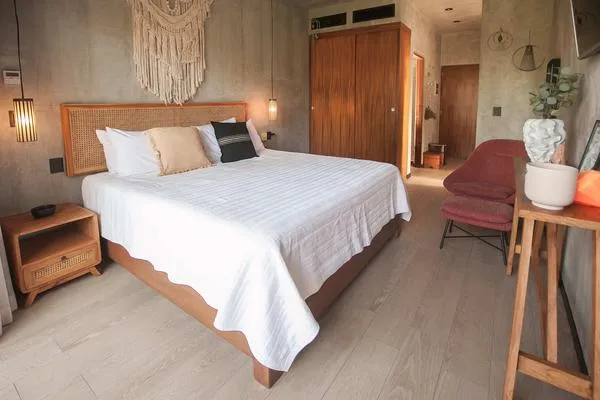 Cozy & Delightful Studio with Balcony