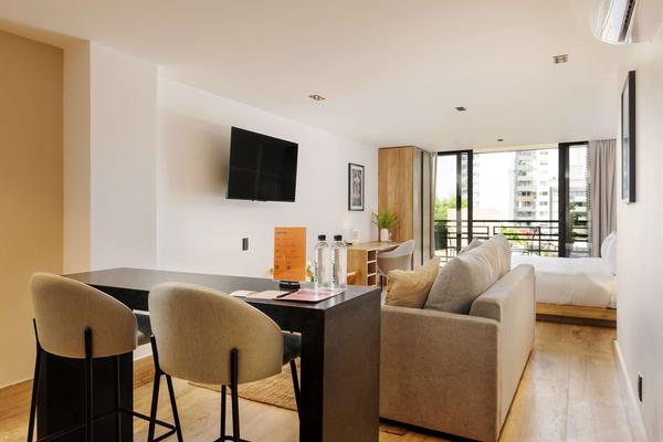 Designer Loft w/Balcony in Parque Mexico