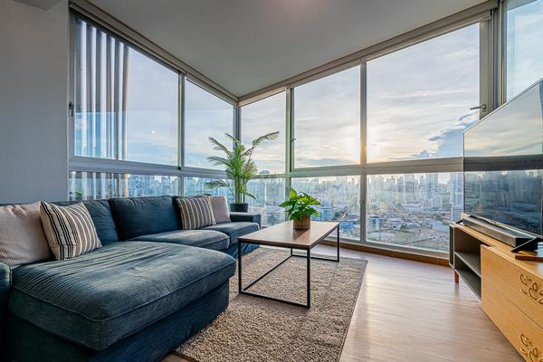 Thrilling 2BR with Perfect City View