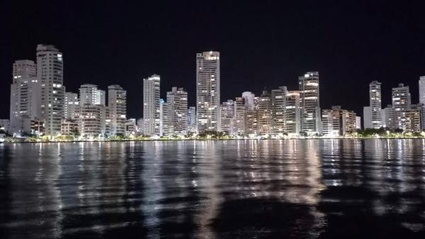 Bayfront 2BR Design Home · Castillogrande