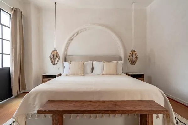 Bright 6BR House w/ Private Terrace
