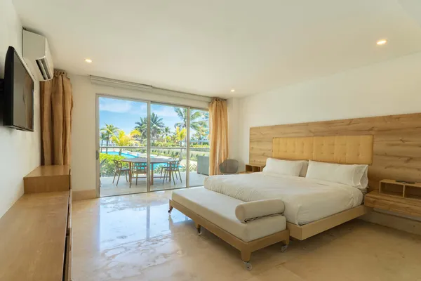 Luxury 4BR w/ Private Pool in Morros Epic