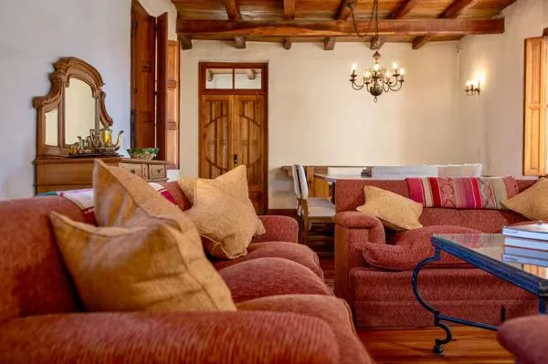 Spacious Home 3BR w/ Garden & Pool in Mendoza