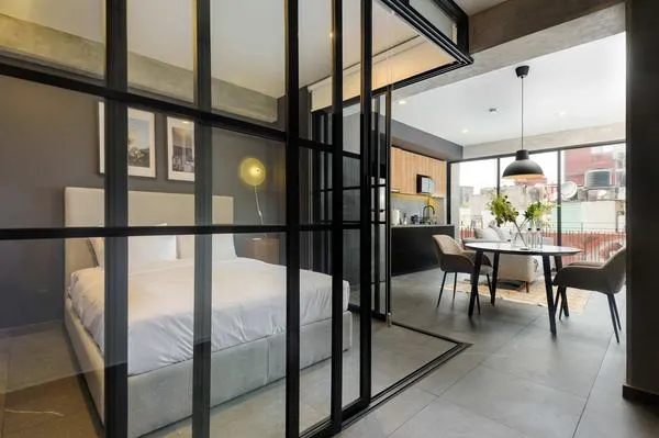Tasteful 1BR w/ Private Balcony in Tabacalera
