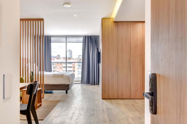 Chic Loft w/ Balcony in Santa Bárbara