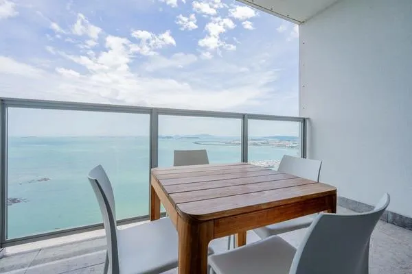Bright 2BR w/ Terrace in YOO