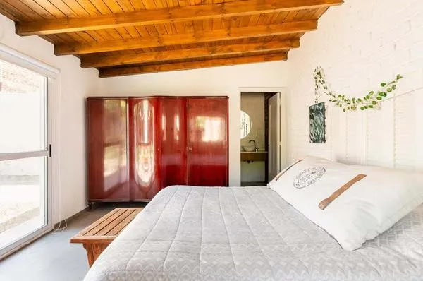 Large 4BR House w/ Private Garden in Mendoza