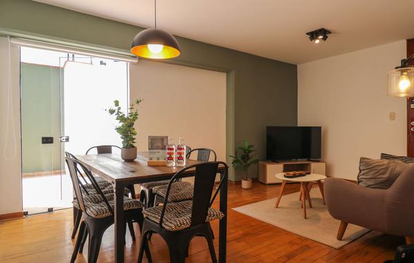 Warmwood & Bright 2BR in Miraflores