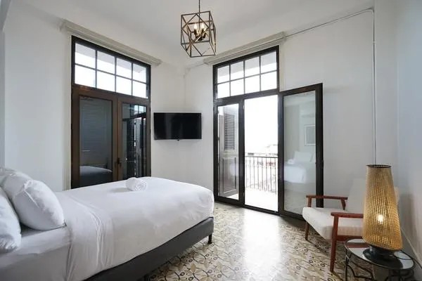 Furnished 2BR with Balcony in Casco Viejo