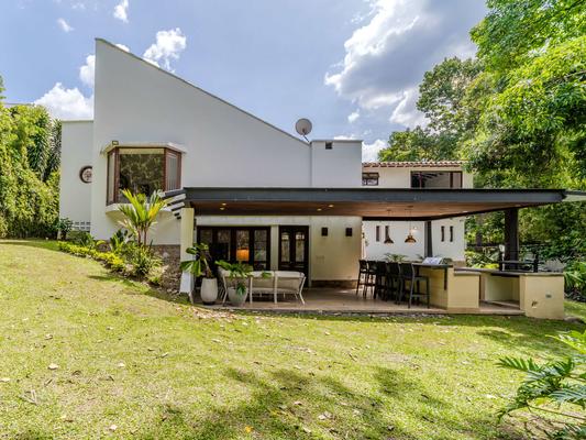 Marvelous 5BR home with Jacuzzi in El Poblado