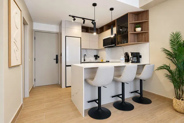 Bright 1BR w/ Balcony in Prime San Francisco