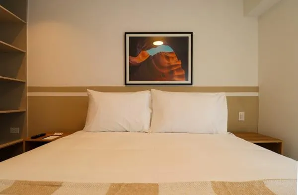 Light-Filled 2BR w/ Balcony in Miraflores