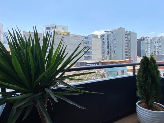 Cozy 2BR with balcony in Miraflores