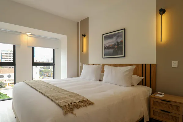 Airy 2BR w/ Balcony in Prime Miraflores
