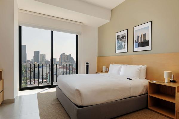 Deluxe Loft w/ Balcony in Tabacalera