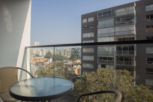 Cozy 2BR w/ Balcony in Miraflores