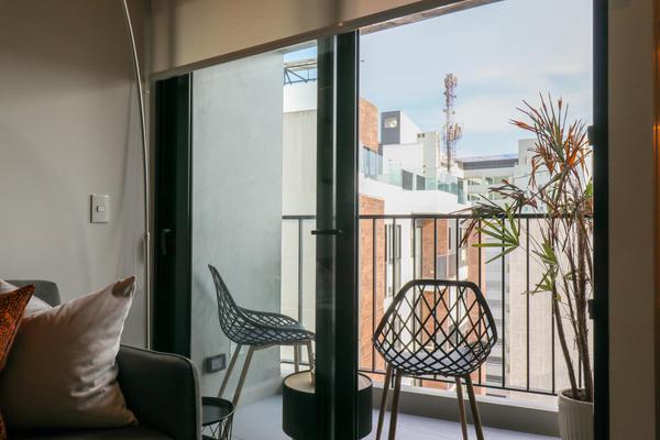 Stylish 2BR Retreat w/ Balcony in Miraflores