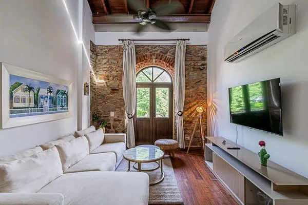 Grandiose 1BR with Balcony in Plaza Herrera