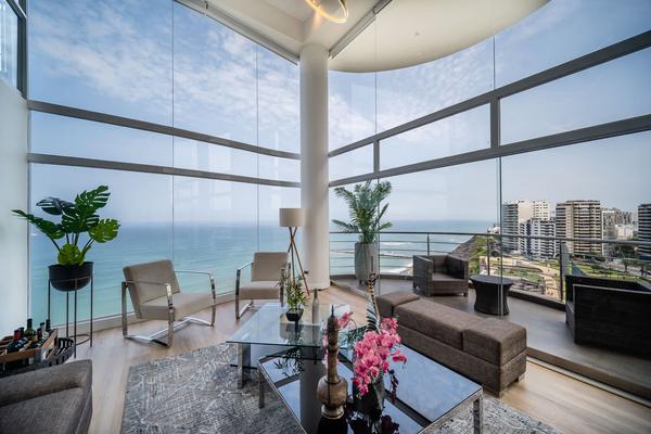 Ocean view Penthouse w/ pool in Miraflores