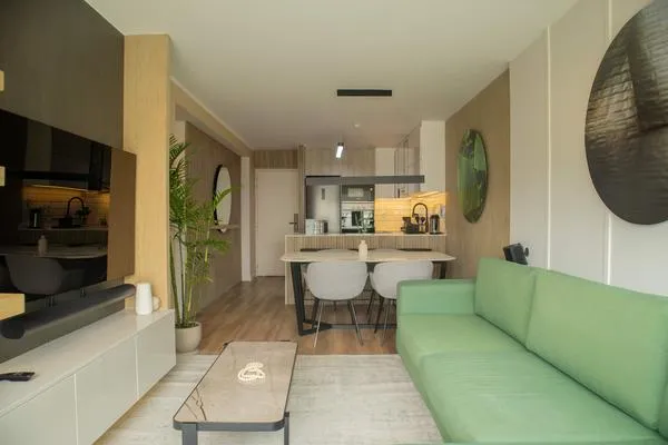 3BR w Balcony near Malecon in Miraflores