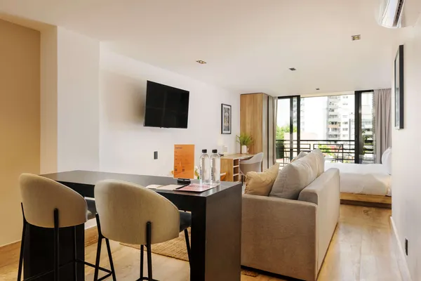 Designer Loft w/Balcony in Parque Mexico