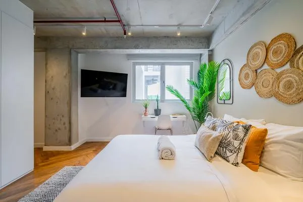 Extraordinary 2BR in Plaza Herrera