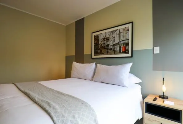Modern 2BR with balcony in Miraflores