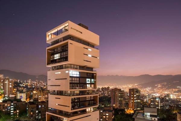 Relaxing 1BR w/Pool in Iconic Energy Building