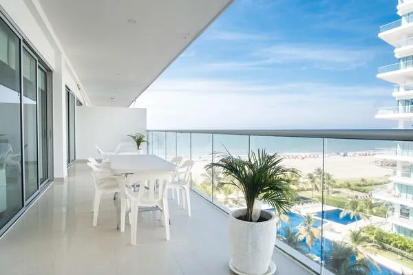 Luxury 2BR w/ Balcony in Sunset Beach