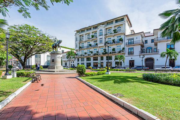 Grandiose 1BR with Balcony in San Felipe