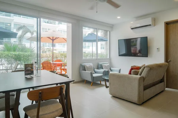 Deluxe 2BR w/ Terrace & A/C in Morros