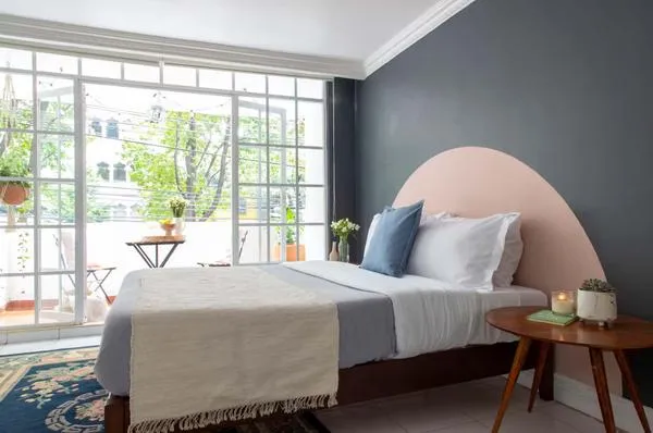 Vibrant 5BR Apartment with Cozy Balcony