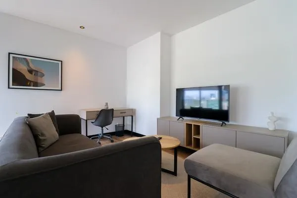 Sunlit 1BR in the Heart of San Isidro