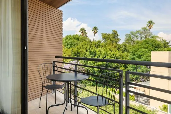 Airy Loft w/Balcony in Parque Mexico
