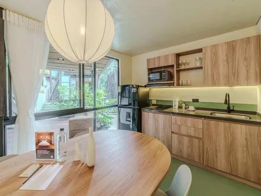 Upscale 2BR w/ Balcony & AC in Poblado