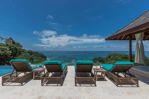 Expansive 5BR Villa w/ Ocean & Jungle Views
