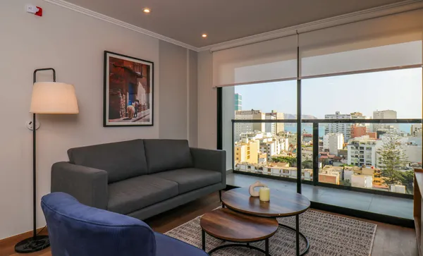 Chic 2BR w/ Balcony & Sea View in Miraflores