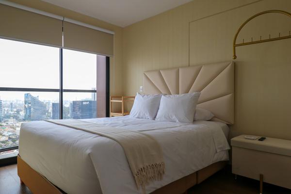 Stunning 2BR with Balcony & City Views