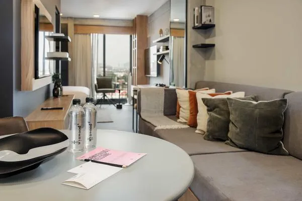 Lovely 1BR w/ Private Balcony in Tabacalera