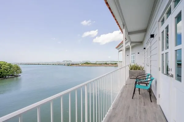 Inviting 2BR w/ Fantastic View in Panama