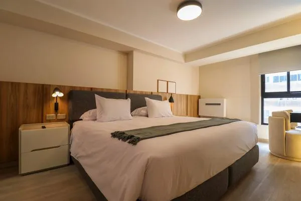 Premium 3BR w/ AC & Balcony  in Miraflores
