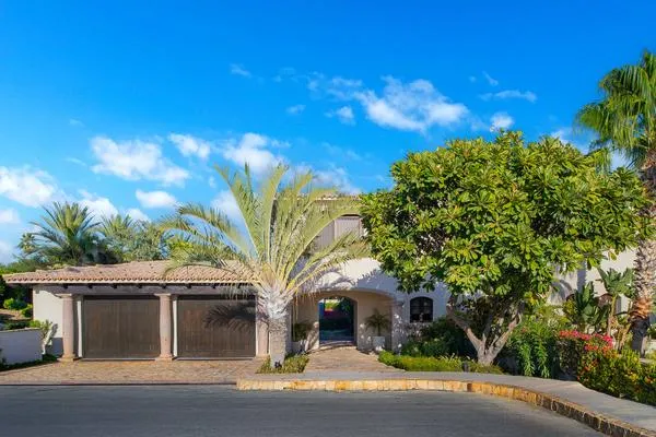Amazing 4BR Villa w/ Pool & Ocean Views