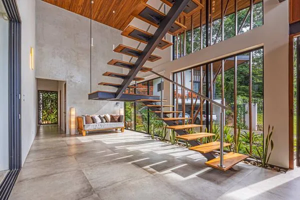 Secluded 4BR Villa w/ Panoramic Ocean Views & Guest House